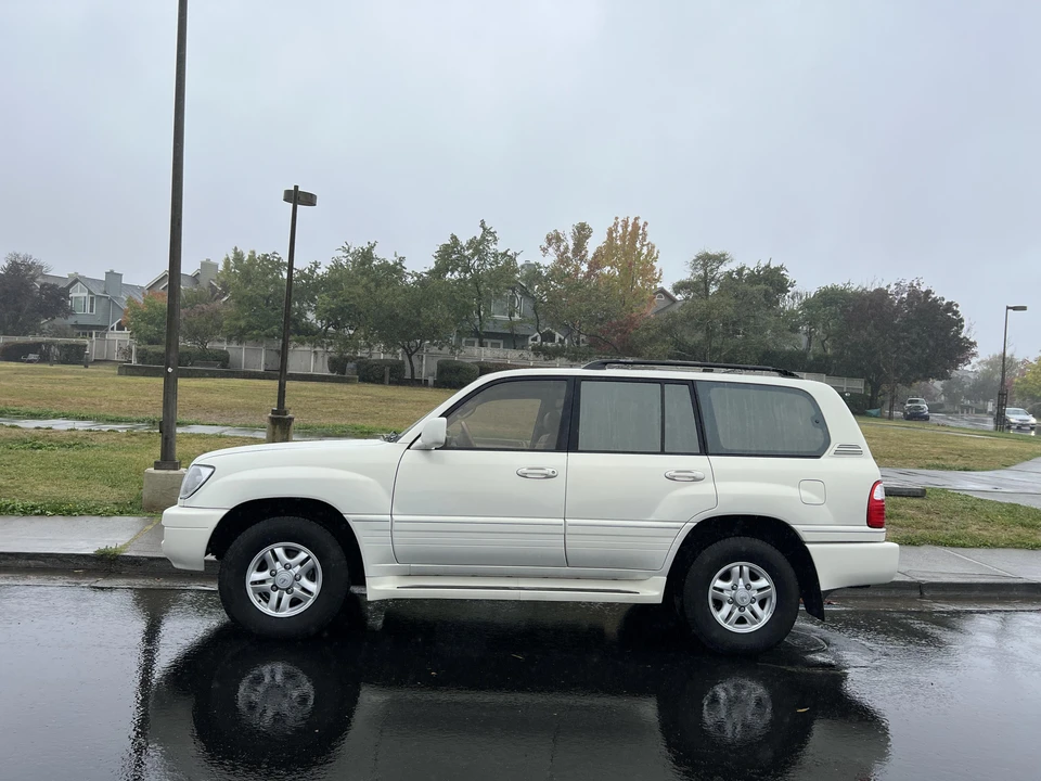 2000 Lexus LX 2nd Gen - Image 12 of 31
