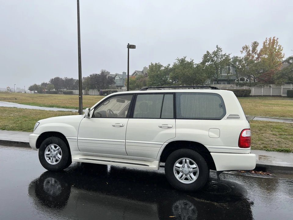 2000 Lexus LX 2nd Gen - Image 13 of 31