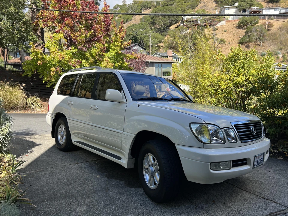 2000 Lexus LX 2nd Gen - Image 21 of 31