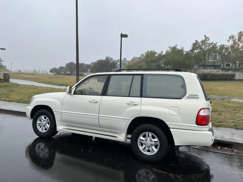 2000 Lexus LX 2nd Gen - Image 14 of 31