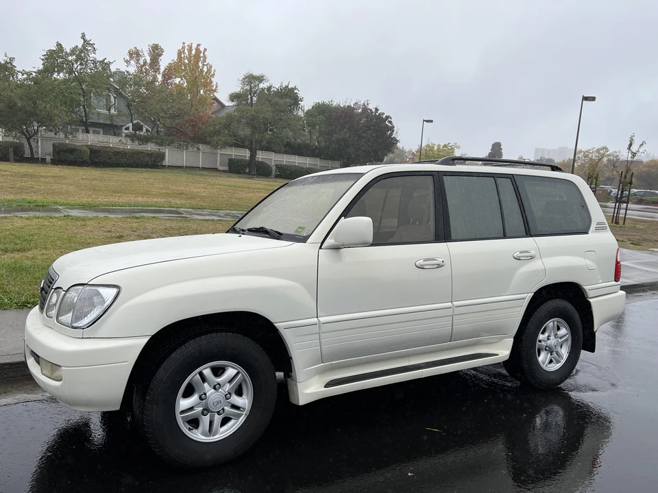 2000 Lexus LX 2nd Gen - Image 8 of 31