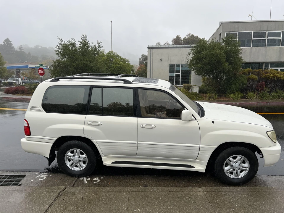 2000 Lexus LX 2nd Gen - Image 19 of 31