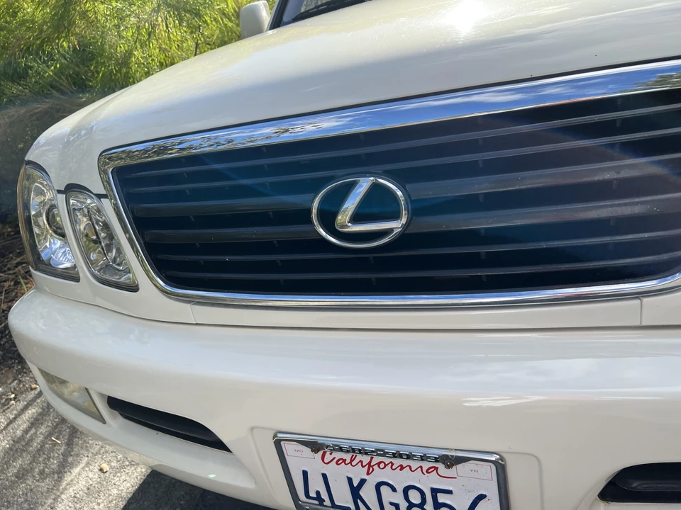2000 Lexus LX 2nd Gen - Image 25 of 31