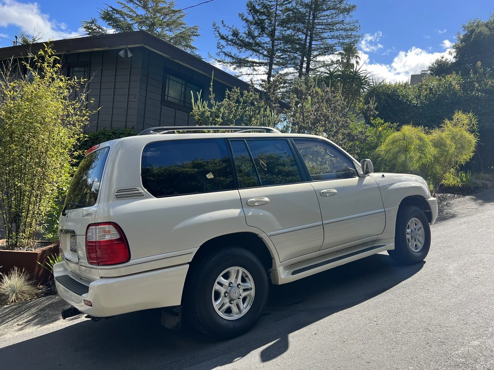 2000 Lexus LX 2nd Gen - Image 16 of 31