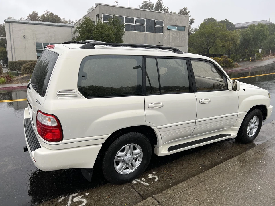 2000 Lexus LX 2nd Gen - Image 17 of 31
