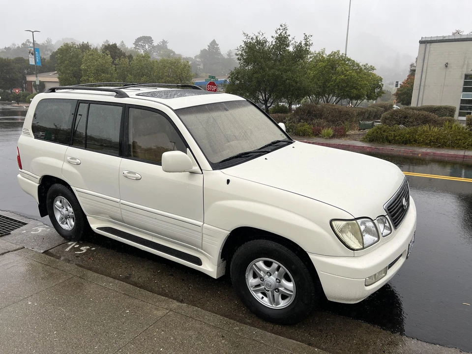 2000 Lexus LX 2nd Gen - Image 20 of 31
