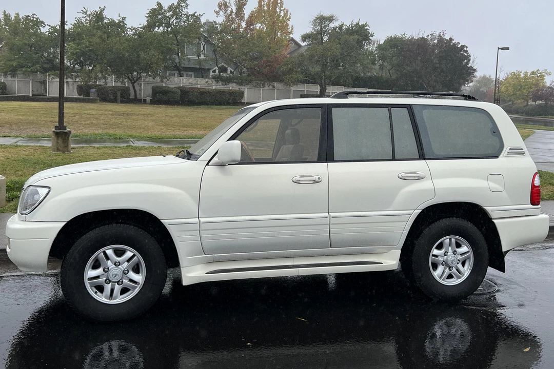 2000 Lexus LX 2nd Gen - Image 11 of 31