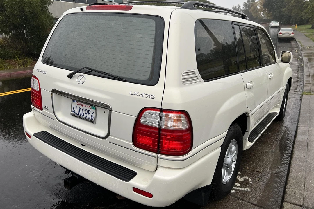 2000 Lexus LX 2nd Gen - Image 4 of 31