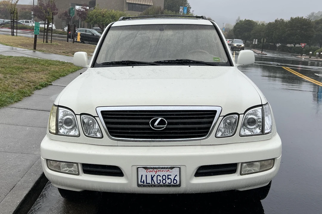 2000 Lexus LX 2nd Gen - Image 2 of 31