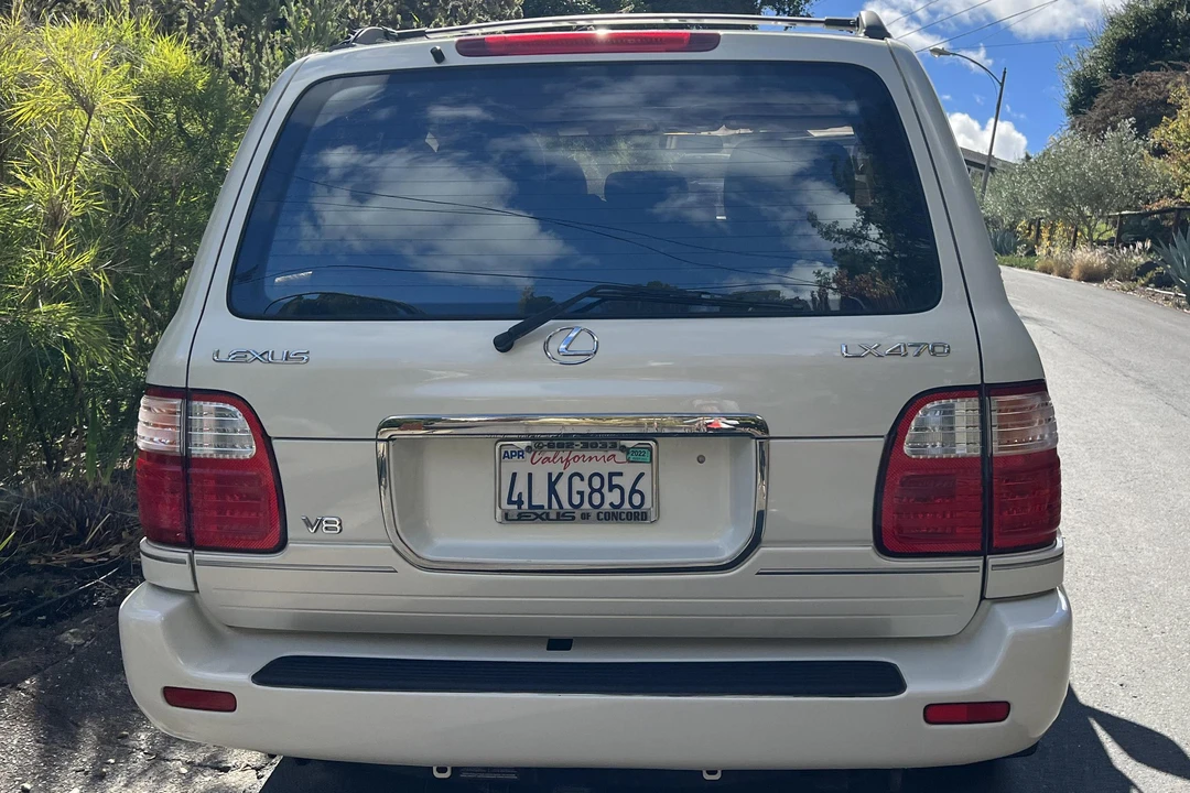 2000 Lexus LX 2nd Gen - Image 5 of 31