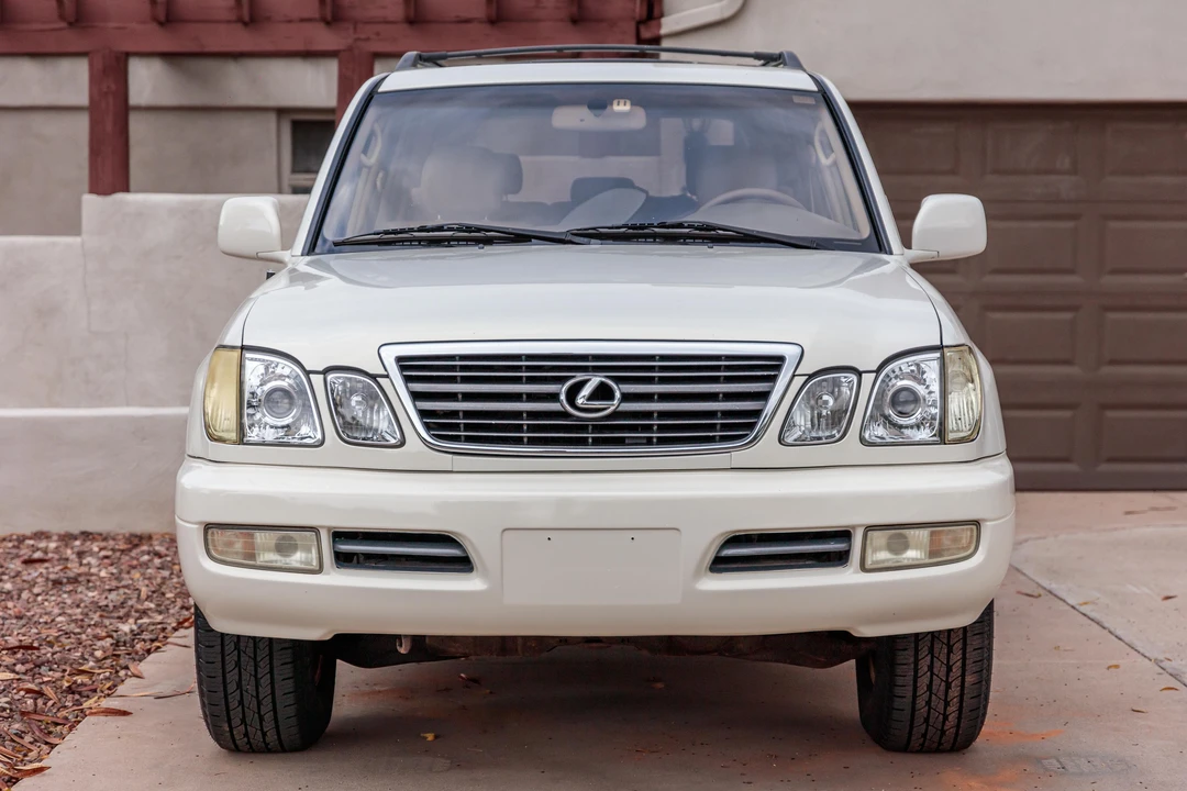 2000 Lexus LX 2nd Gen - Image 2 of 5