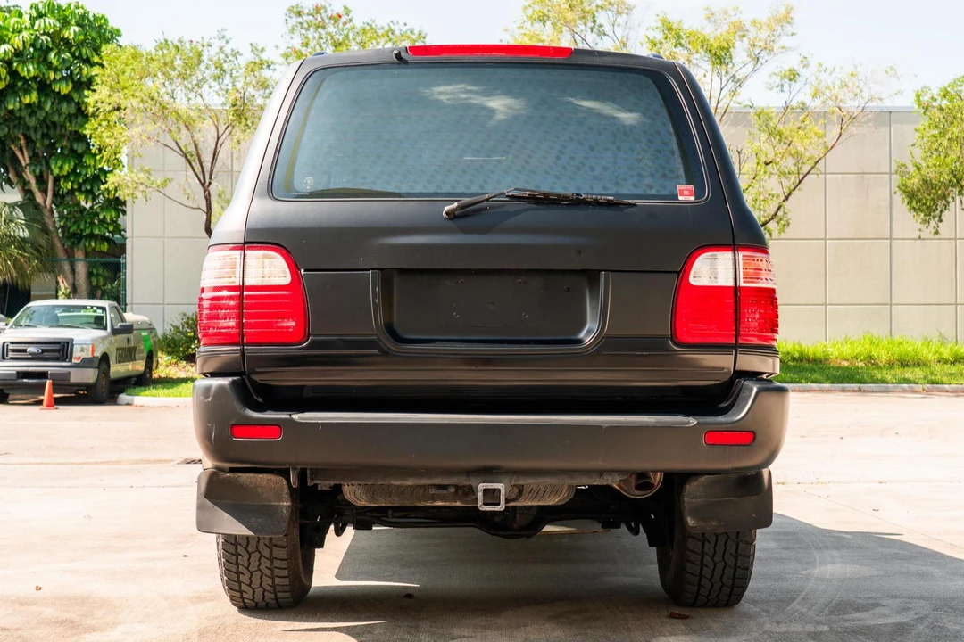 2000 Lexus LX 2nd Gen - Image 5 of 31