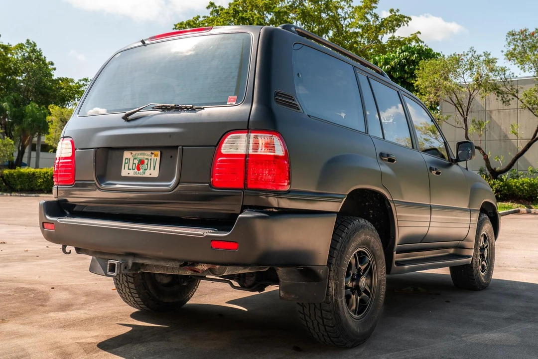 2000 Lexus LX 2nd Gen - Image 10 of 31