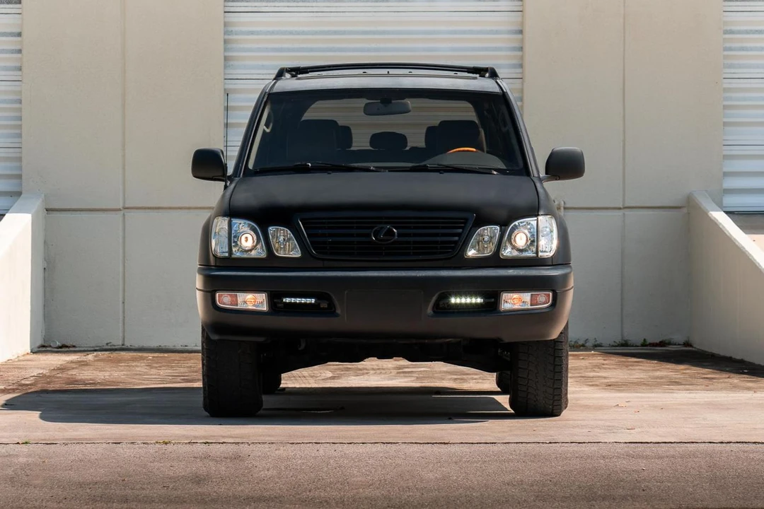 2000 Lexus LX 2nd Gen - Image 6 of 31
