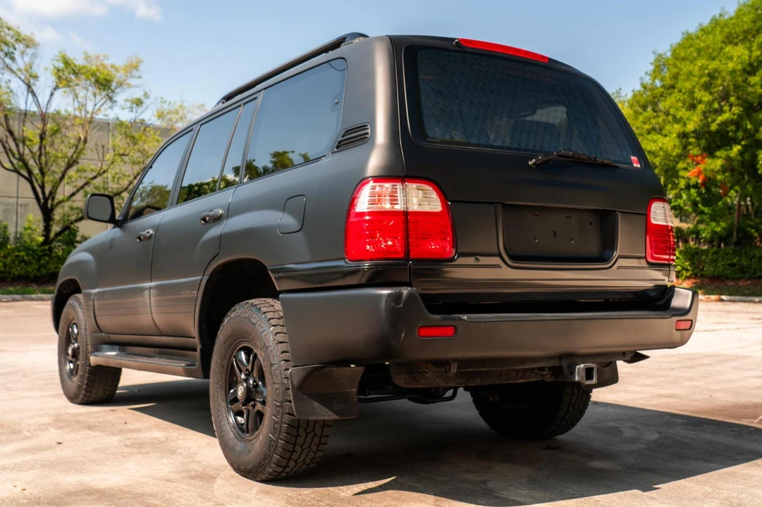 2000 Lexus LX 2nd Gen - Image 4 of 31
