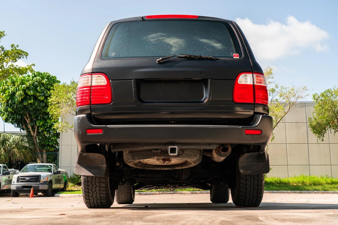 2000 Lexus LX 2nd Gen - Image 9 of 31