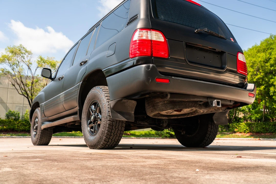 2000 Lexus LX 2nd Gen - Image 20 of 31