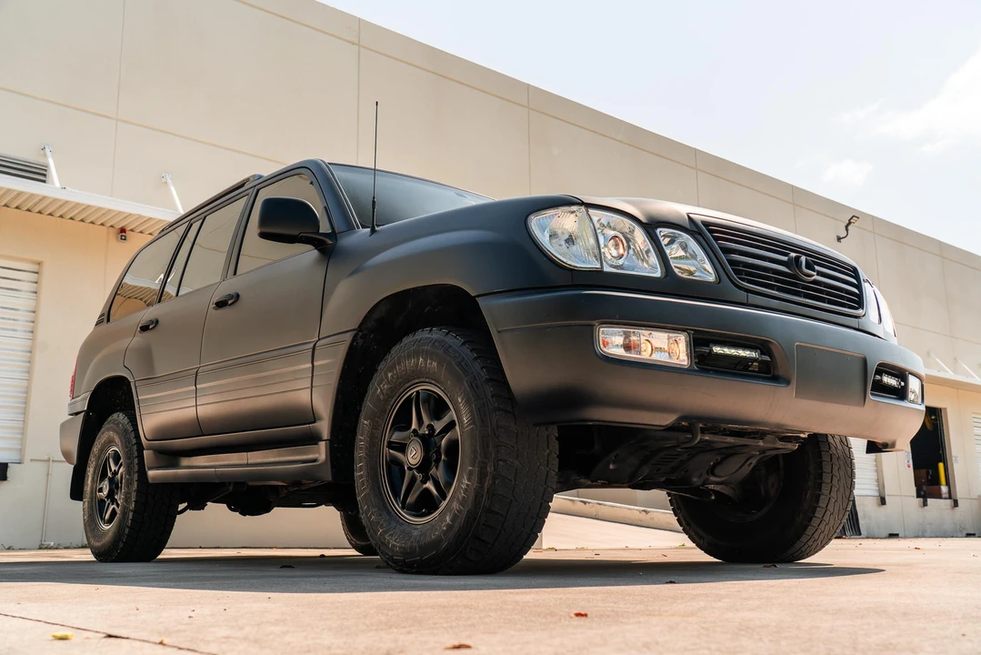 2000 Lexus LX 2nd Gen - Image 29 of 31