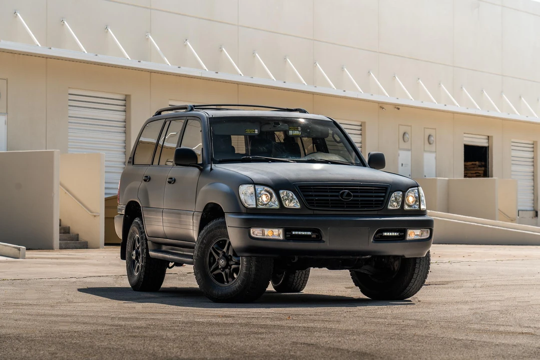 2000 Lexus LX 2nd Gen - Image 12 of 31