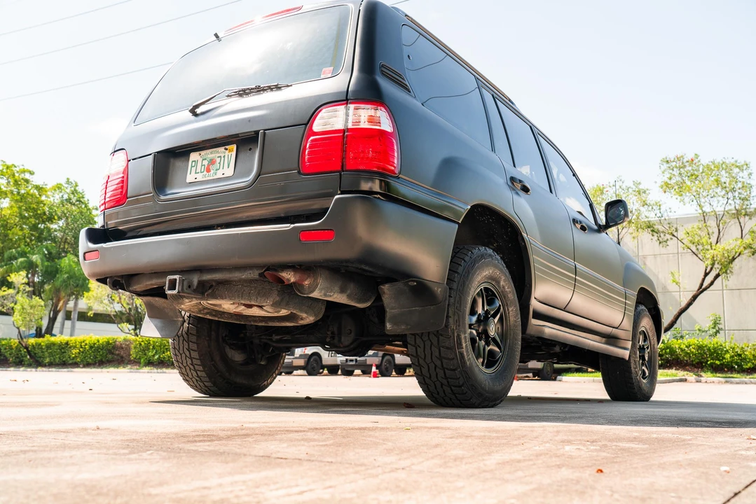 2000 Lexus LX 2nd Gen - Image 21 of 31