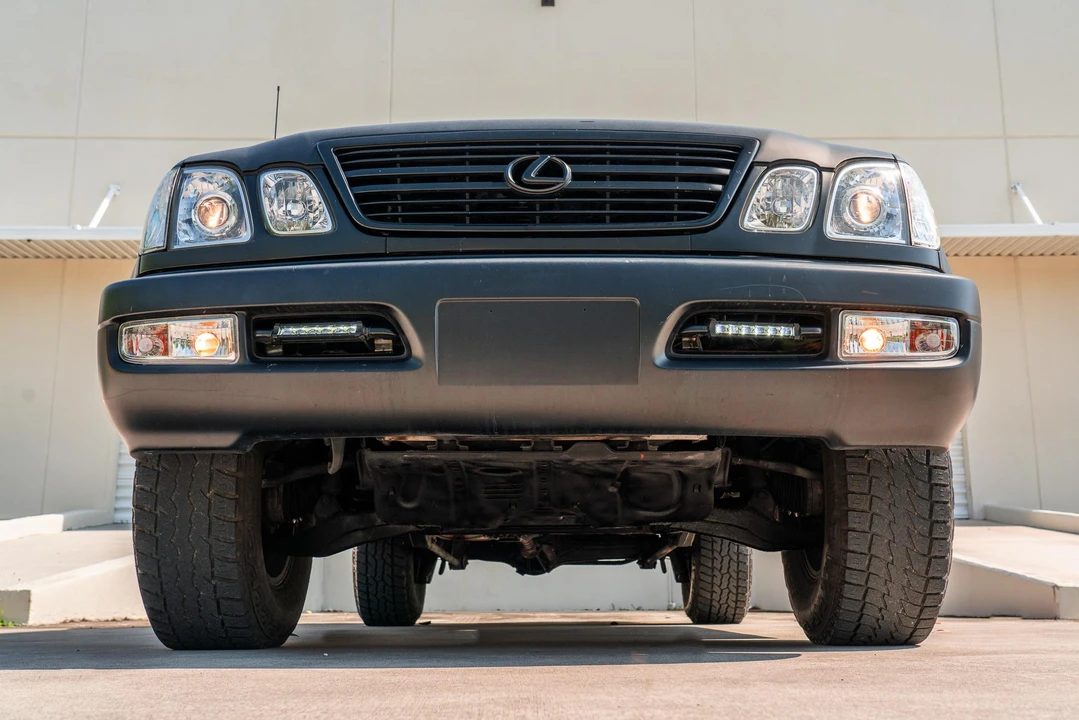 2000 Lexus LX 2nd Gen - Image 7 of 31