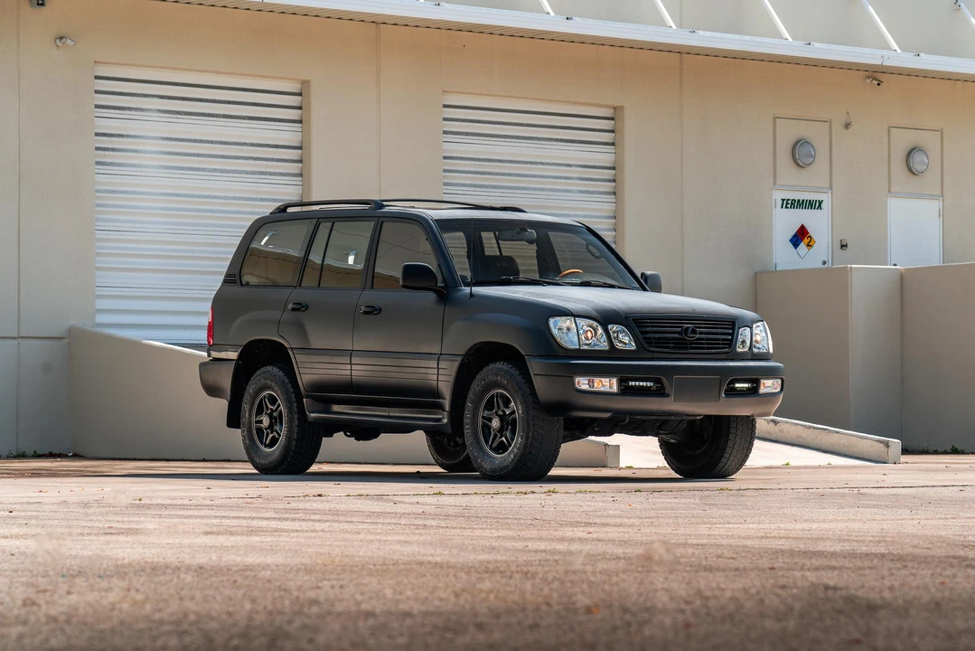 2000 Lexus LX 2nd Gen - Image 11 of 31