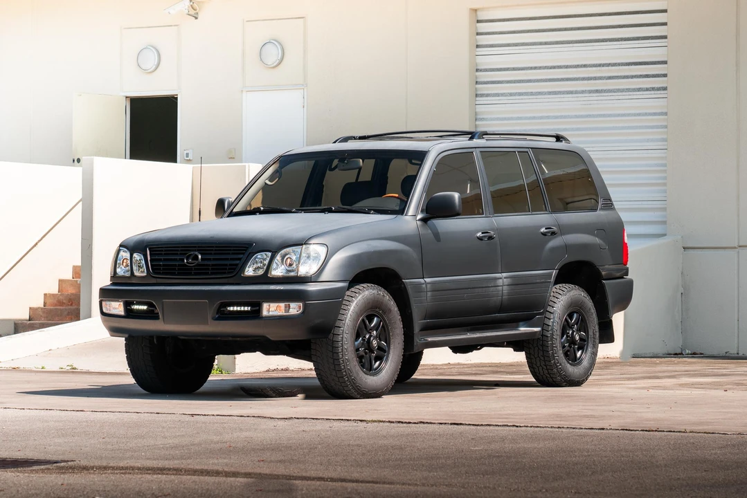 2000 Lexus LX 2nd Gen - Image 8 of 31