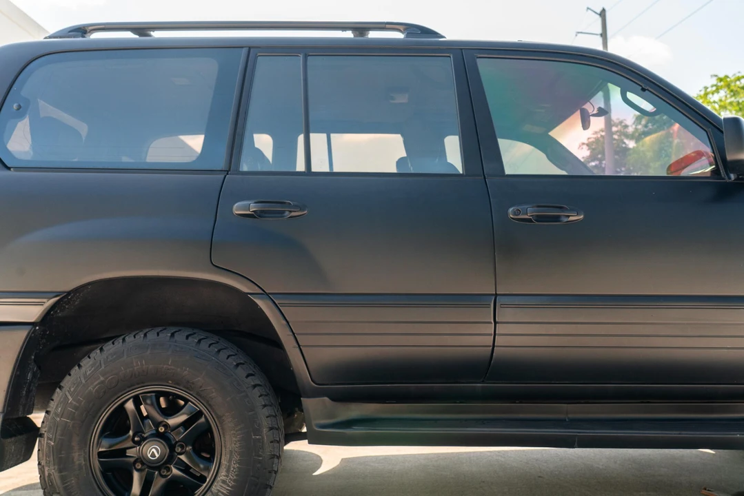 2000 Lexus LX 2nd Gen - Image 24 of 31