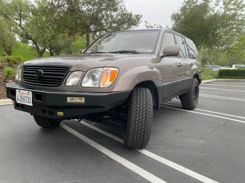 2000 Lexus LX 2nd Gen - Image 2 of 21