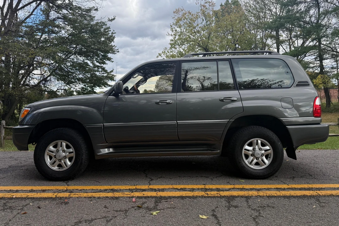 2000 Lexus LX 2nd Gen - Image 3 of 31