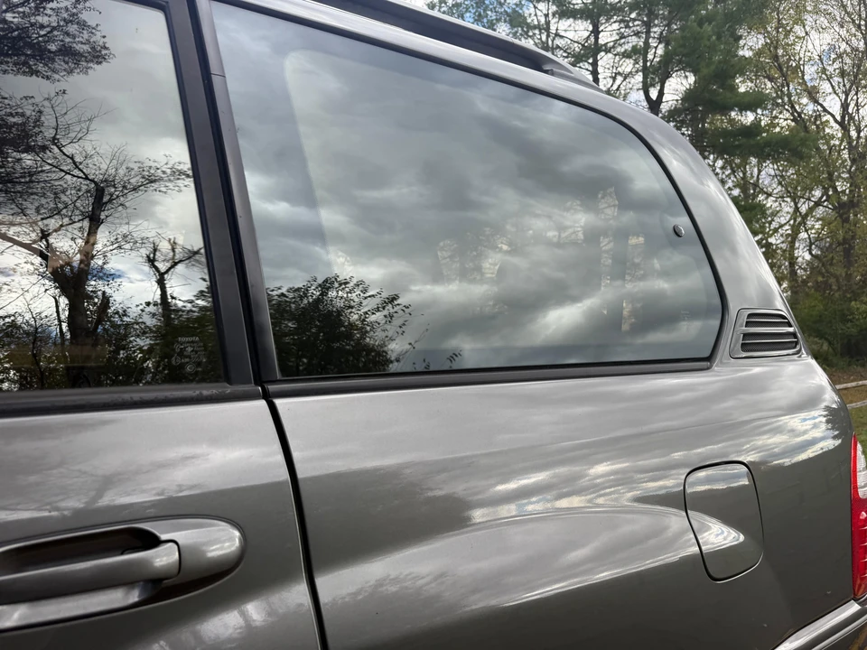 2000 Lexus LX 2nd Gen - Image 16 of 31