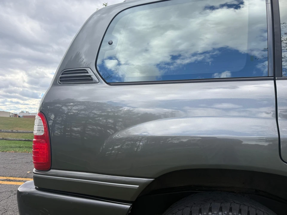 2000 Lexus LX 2nd Gen - Image 24 of 31