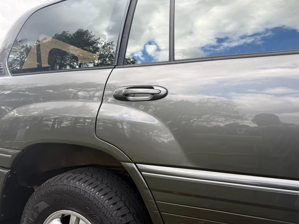 2000 Lexus LX 2nd Gen - Image 25 of 31