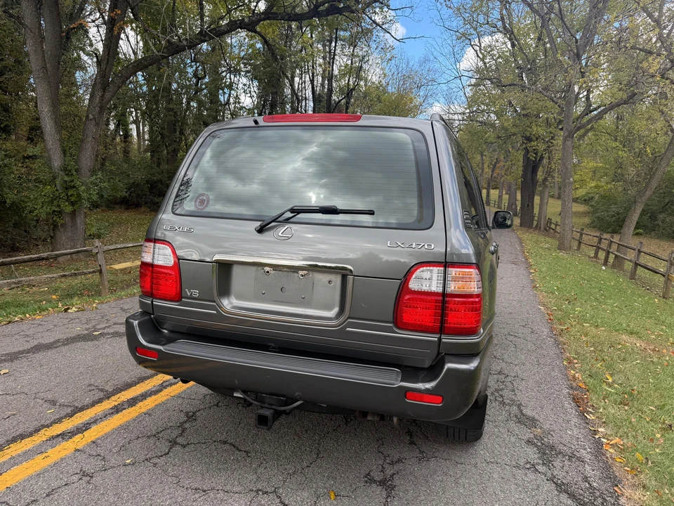 2000 Lexus LX 2nd Gen - Image 11 of 31