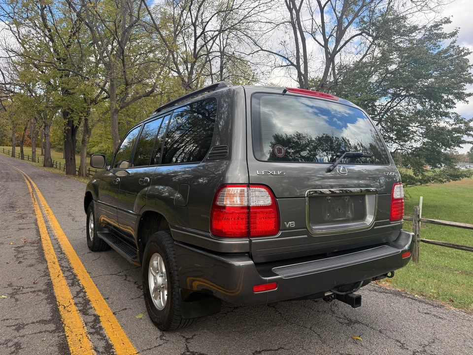 2000 Lexus LX 2nd Gen - Image 10 of 31
