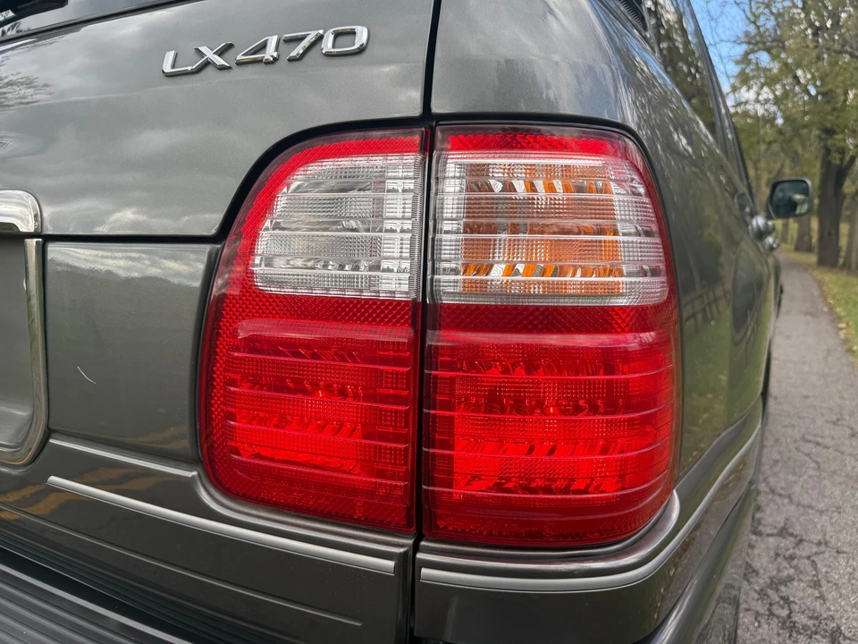 2000 Lexus LX 2nd Gen - Image 23 of 31