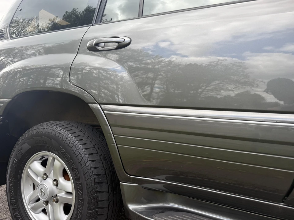 2000 Lexus LX 2nd Gen - Image 26 of 31