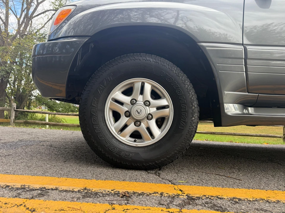 2000 Lexus LX 2nd Gen - Image 29 of 31