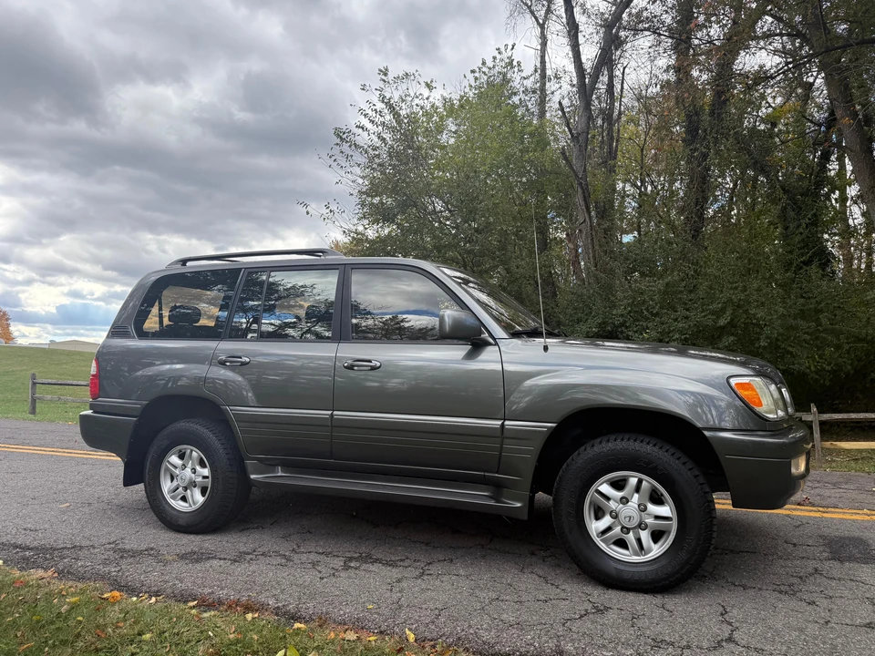 2000 Lexus LX 2nd Gen - Image 13 of 31