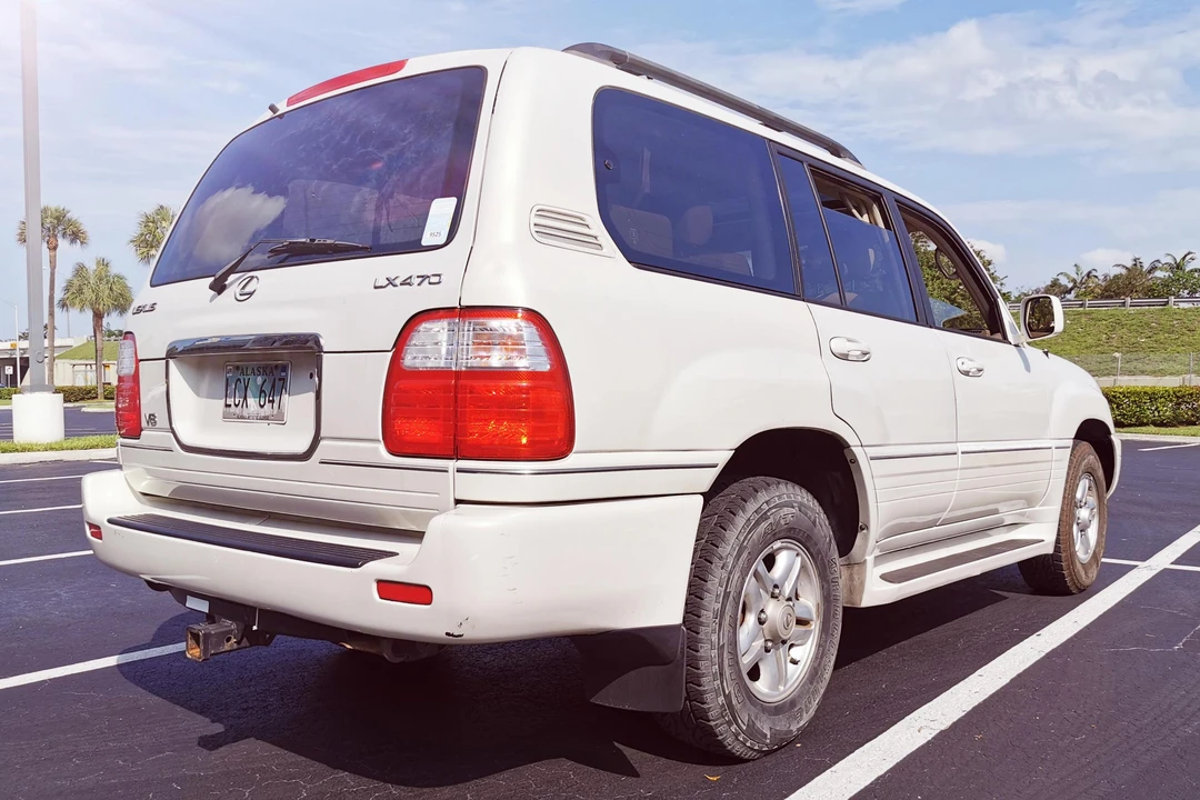 2000 Lexus LX 2nd Gen - Image 4 of 31