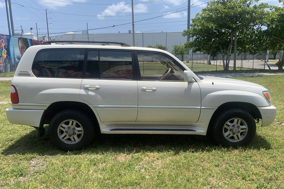2000 Lexus LX 2nd Gen - Image 3 of 31
