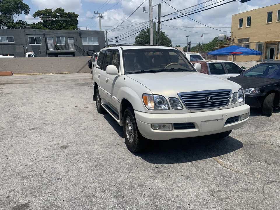 2000 Lexus LX 2nd Gen - Image 22 of 31