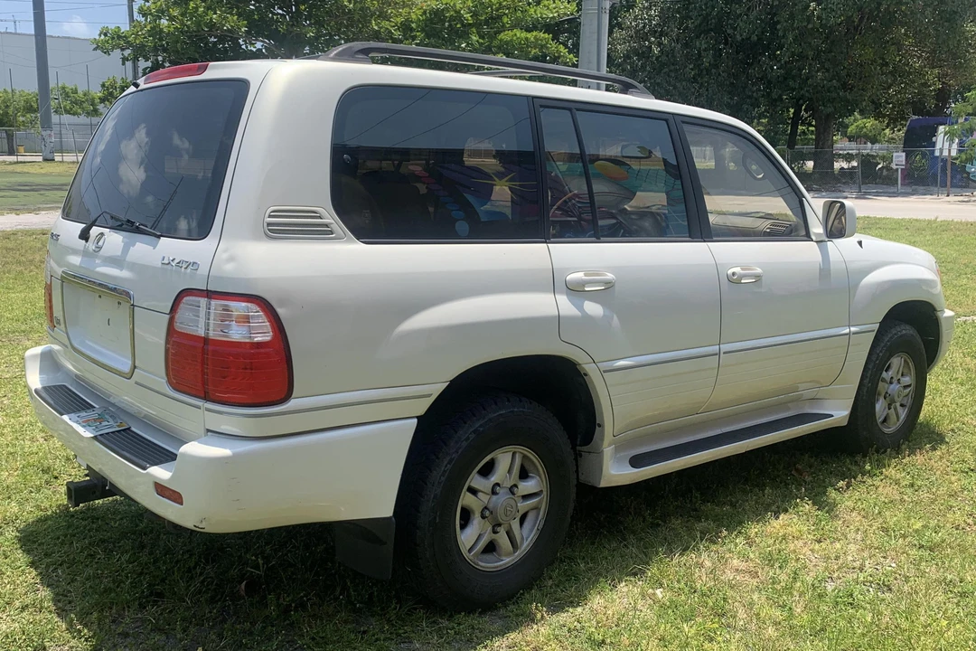 2000 Lexus LX 2nd Gen - Image 4 of 31