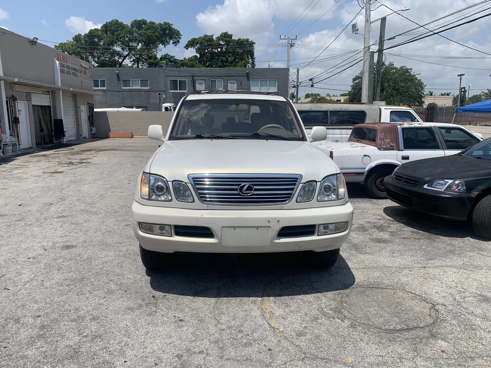 2000 Lexus LX 2nd Gen - Image 14 of 31