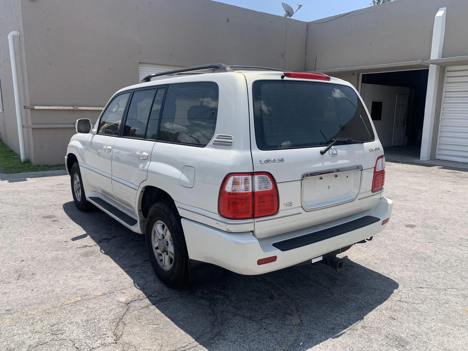2000 Lexus LX 2nd Gen - Image 17 of 31