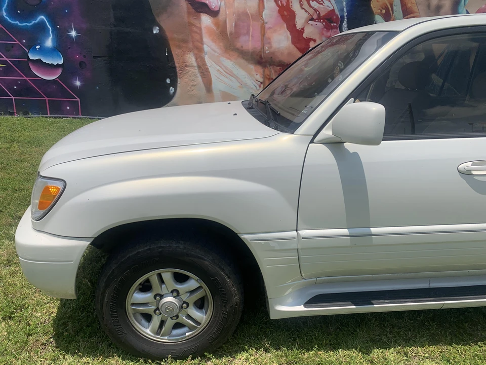 2000 Lexus LX 2nd Gen - Image 24 of 31