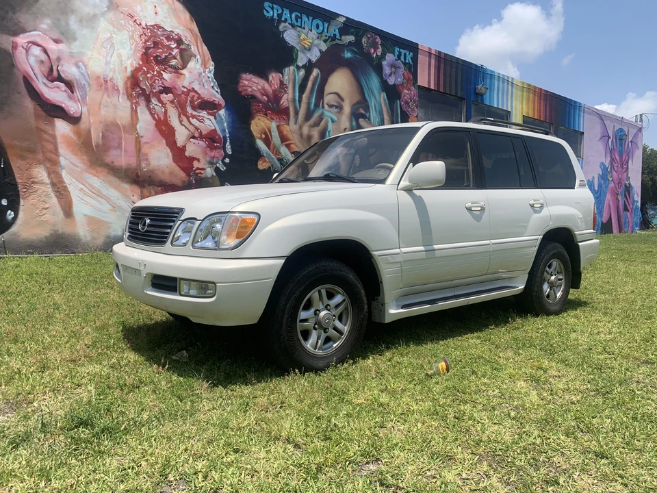 2000 Lexus LX 2nd Gen - Image 9 of 31
