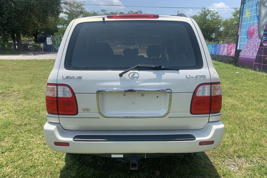 2000 Lexus LX 2nd Gen - Image 5 of 31