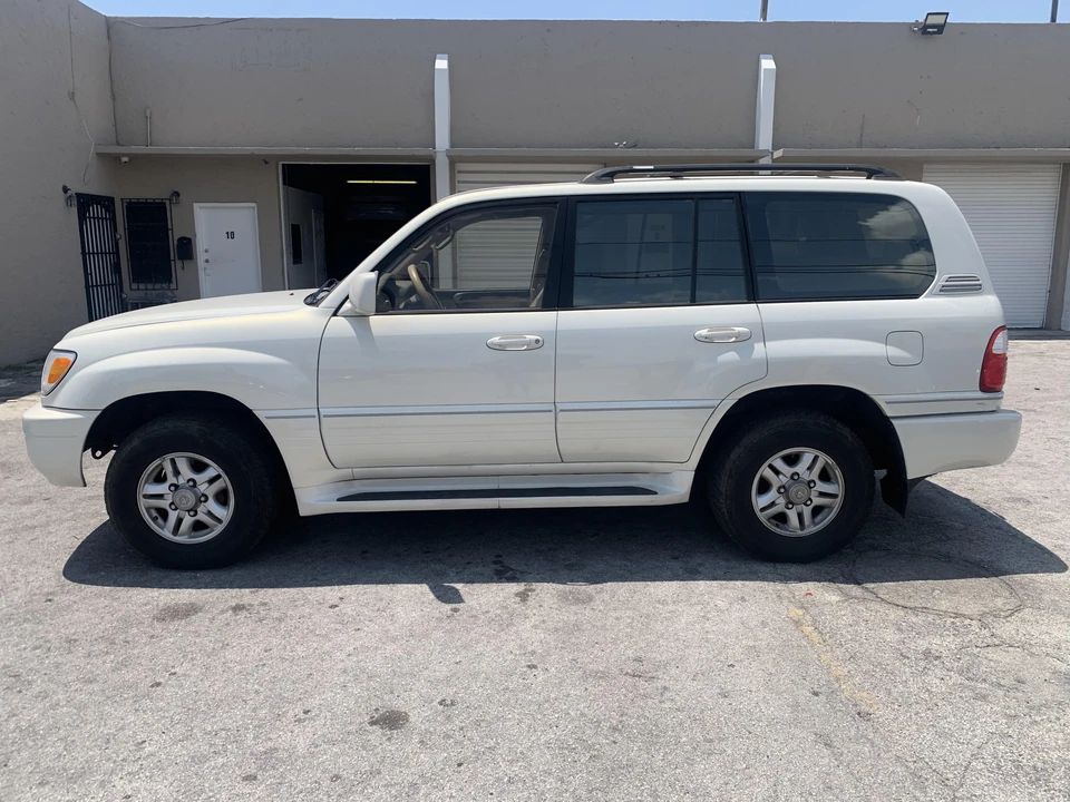 2000 Lexus LX 2nd Gen - Image 16 of 31