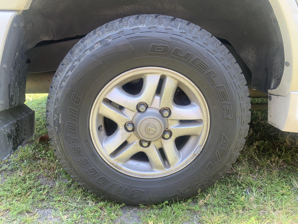 2000 Lexus LX 2nd Gen - Image 31 of 31